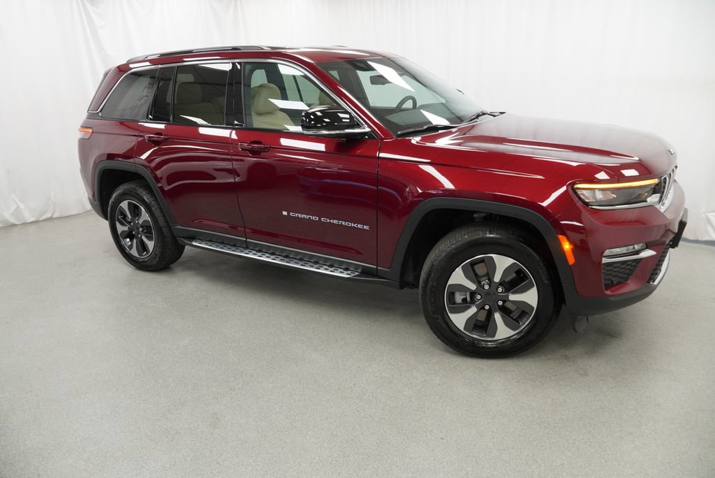 Certified 2025 Jeep Grand Cherokee Limited 4xe w/ Luxury Tech Group II AWD/4WD image 10