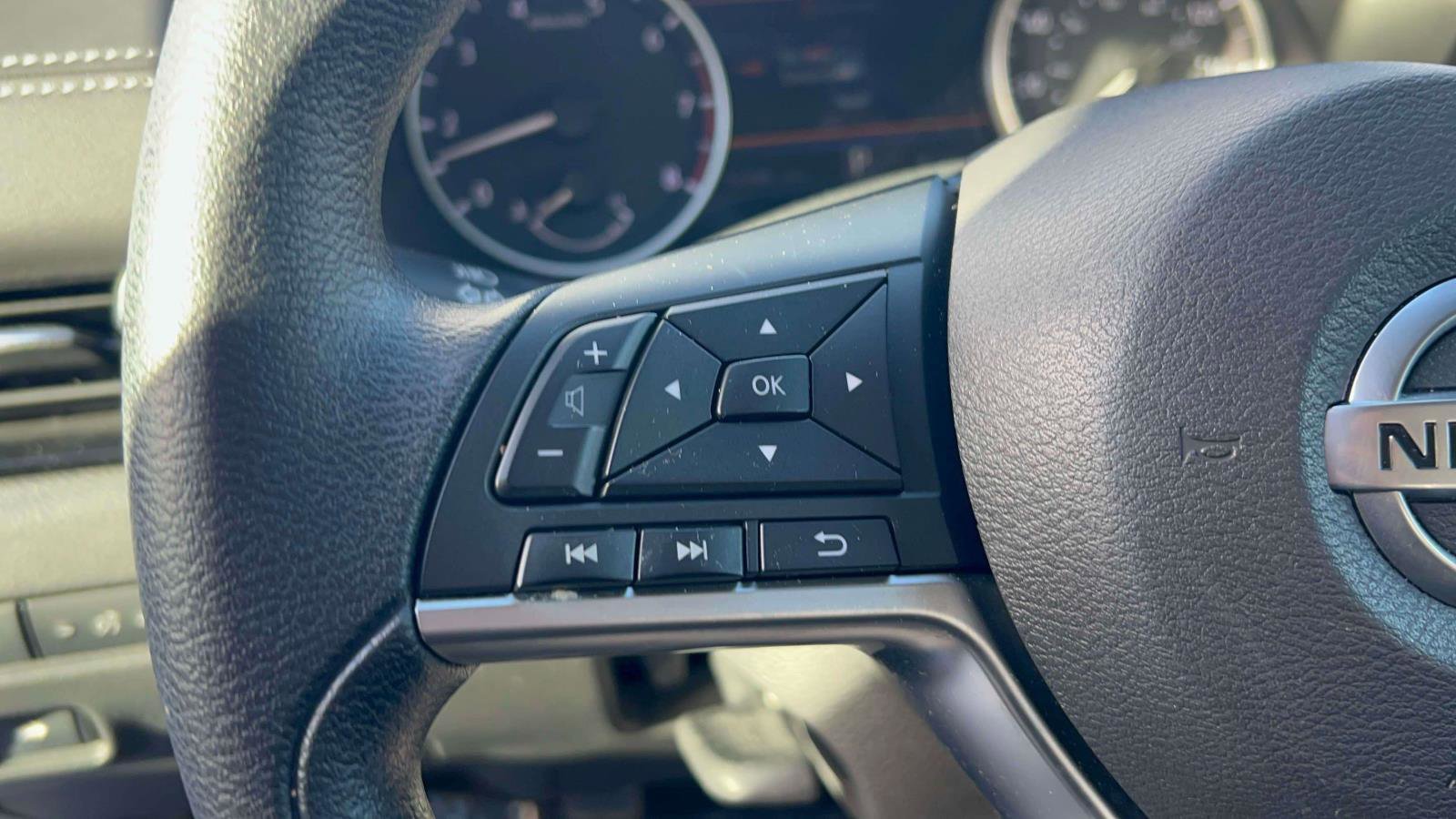 Used 2023 Nissan Sentra SV FWD image 25