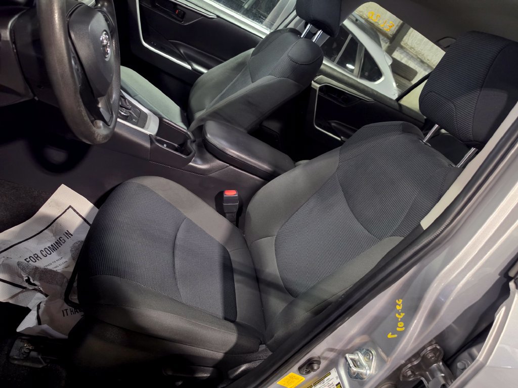 Used 2022 Toyota RAV4 LE AWD/4WD image 6