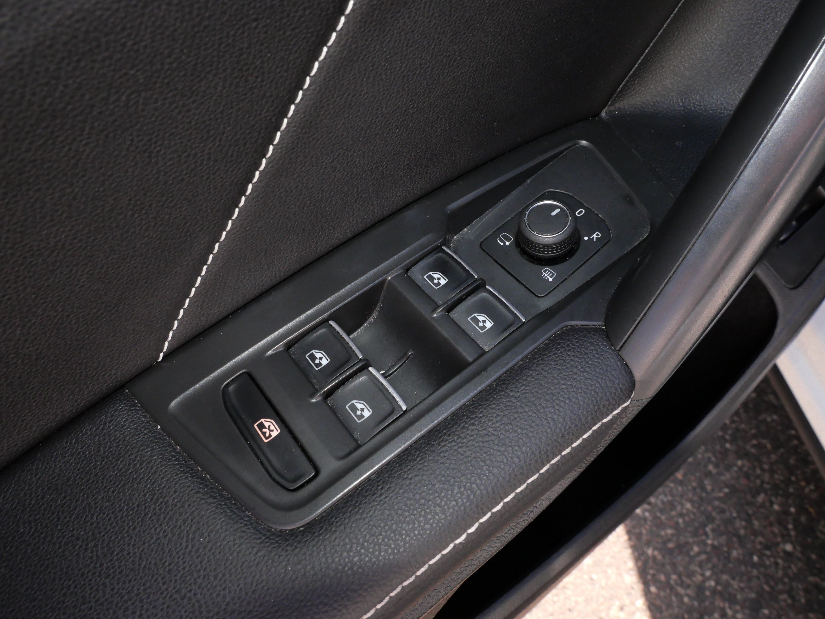 Used 2023 Volkswagen Tiguan SEL R-Line AWD/4WD image 19