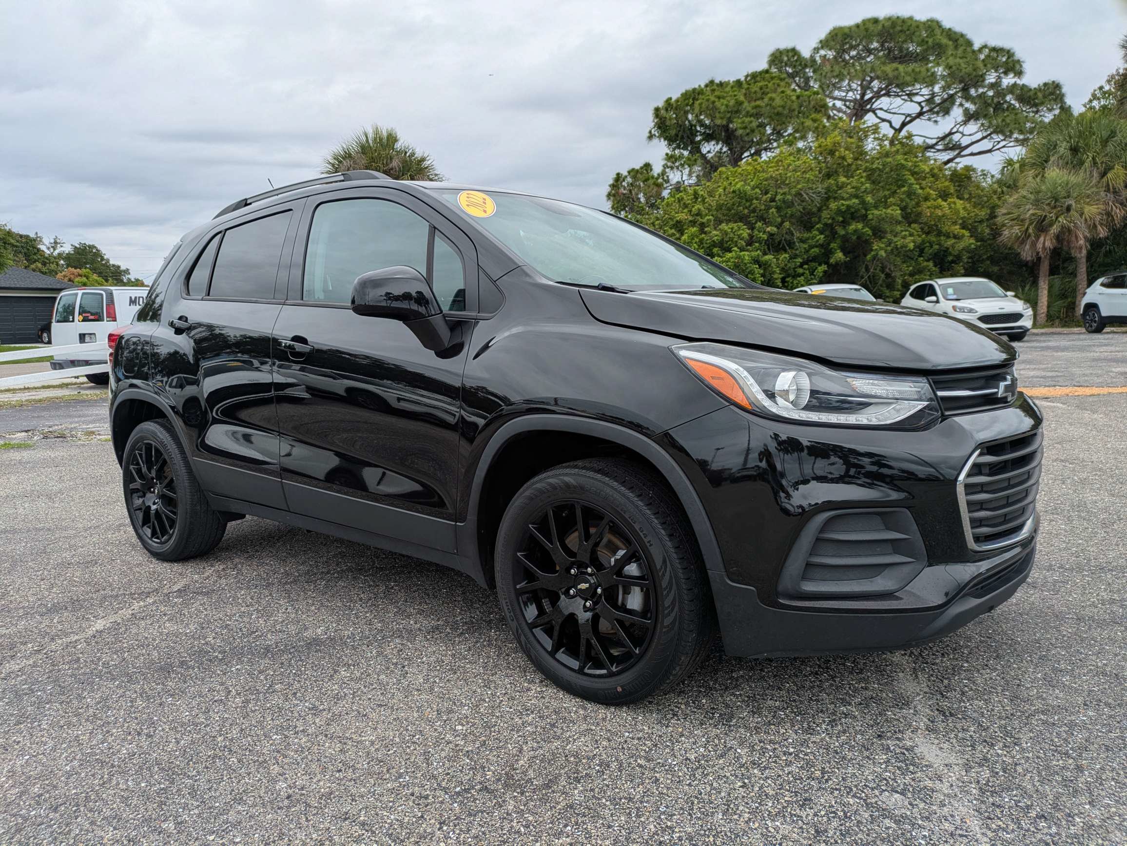 Used 2022 Chevrolet Trax LT w/ Driver Confidence Package AWD/4WD image 2
