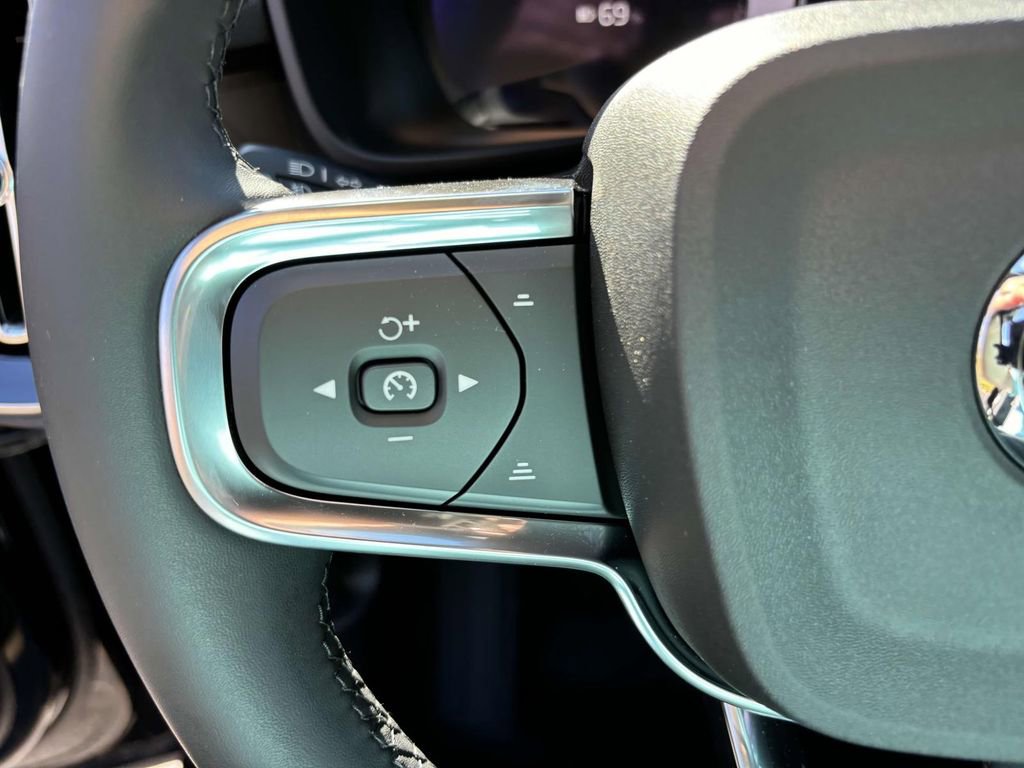 New 2024 Volvo XC40 Recharge Core w/ Protection Package Premier image 17