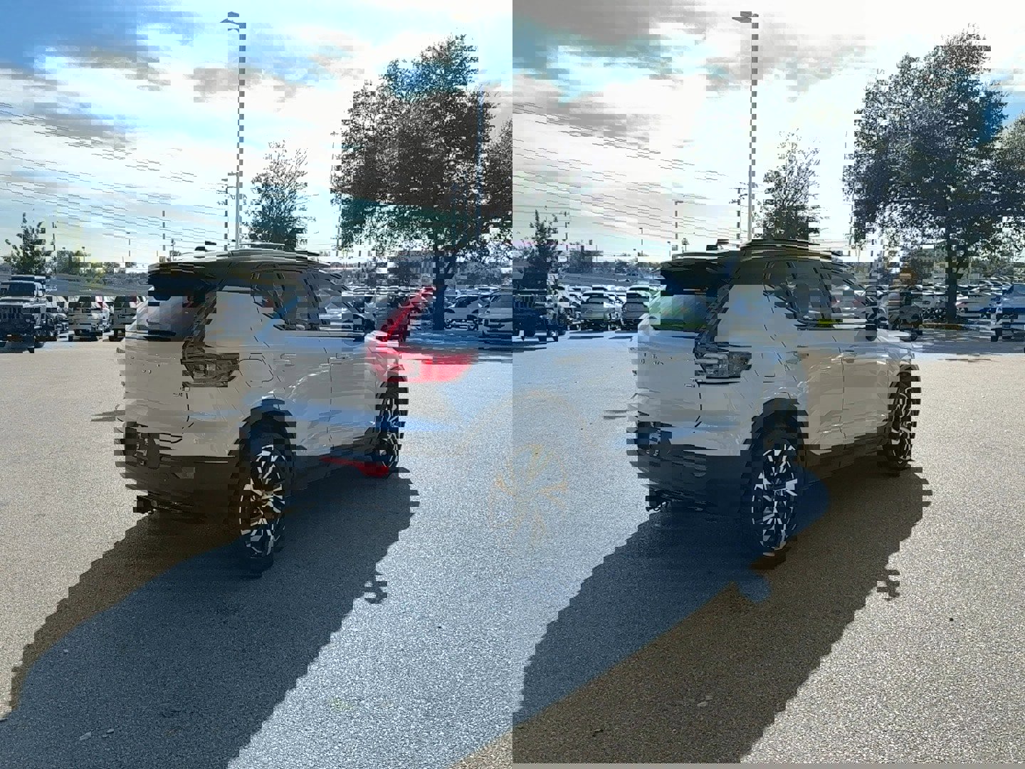 Used 2021 Volvo XC40 T5 R-Design w/ Protection Package Premier image 5