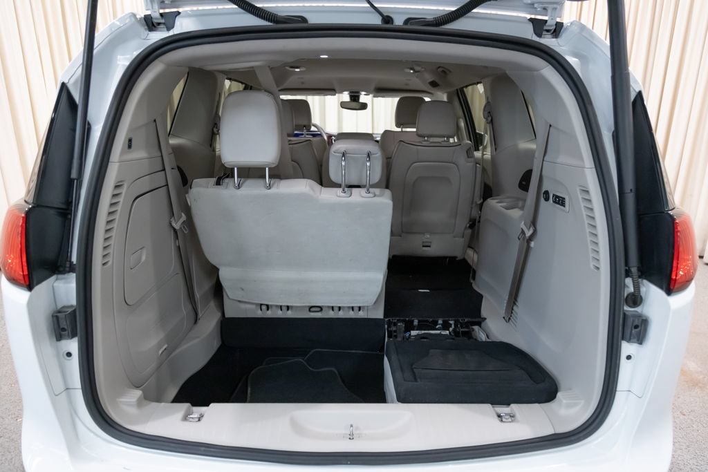 Used 2019 Chrysler Pacifica Limited FWD image 22