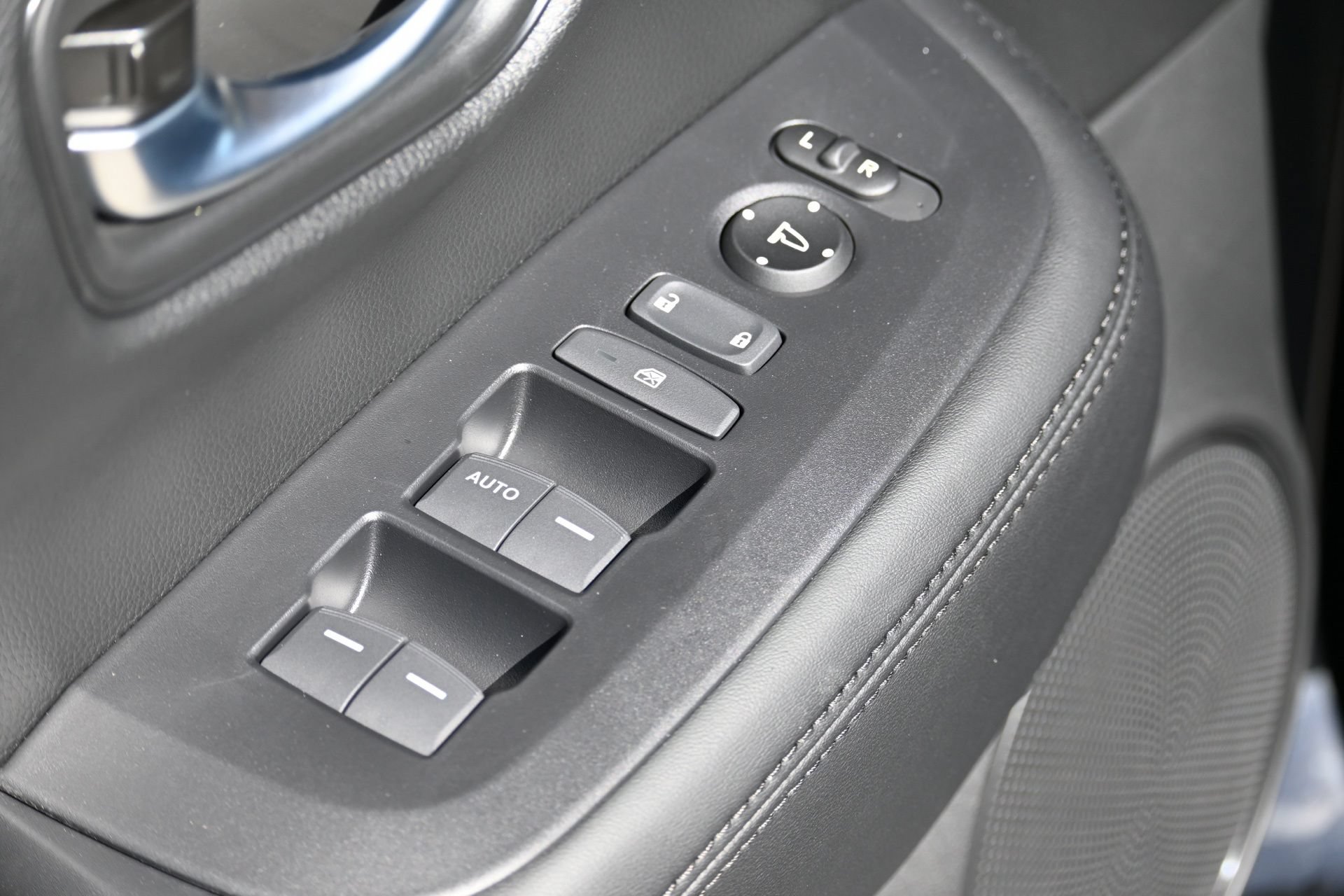 New 2027 Honda HR-V LX image 16