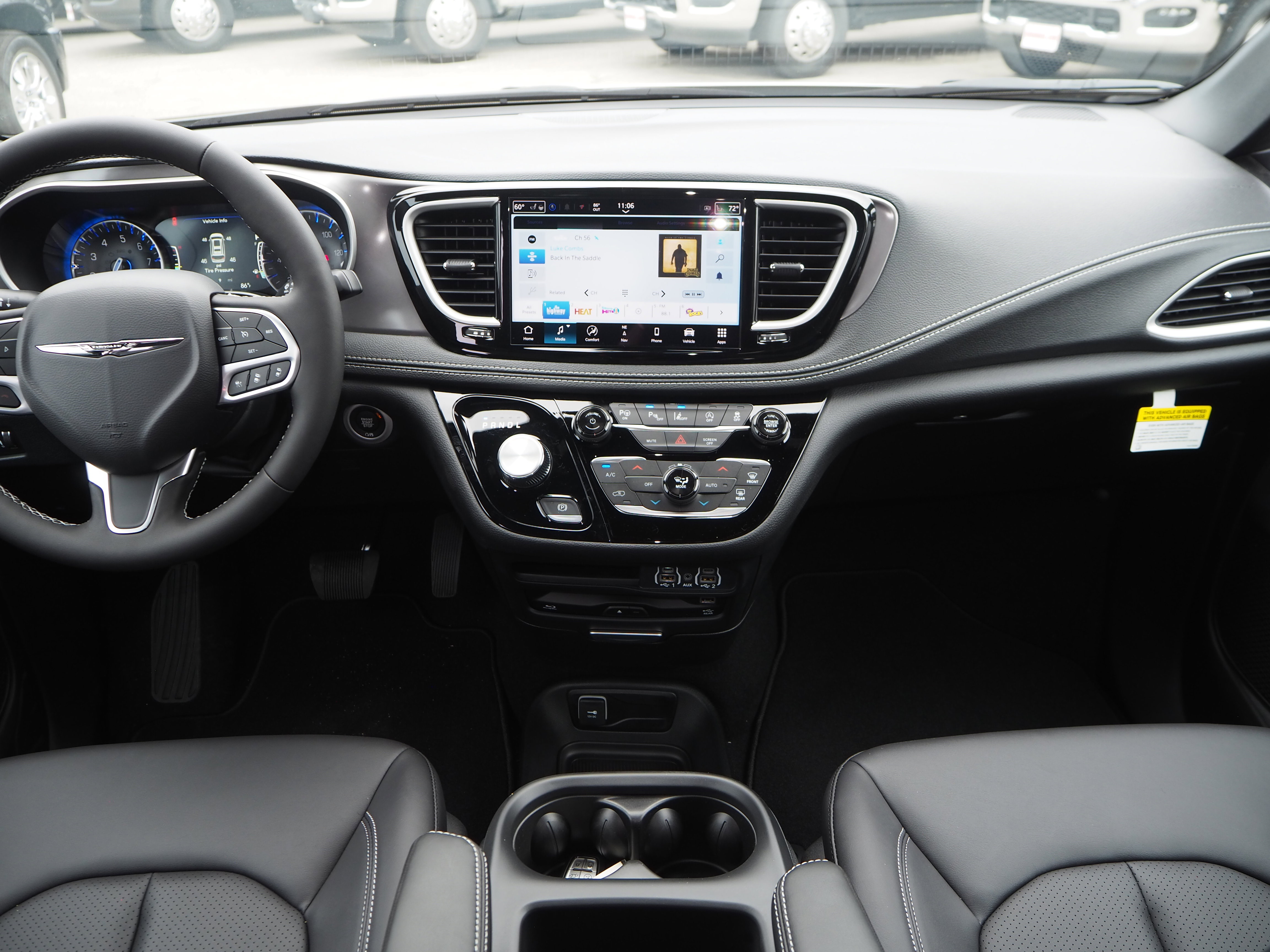 New 2025 Chrysler Pacifica Select w/ Uconnect Theater Family Group FWD image 26