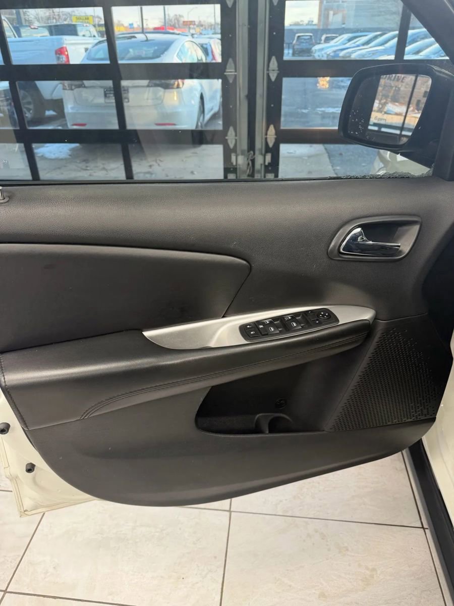 Used 2018 Dodge Journey SXT w/ Blacktop Package image 12