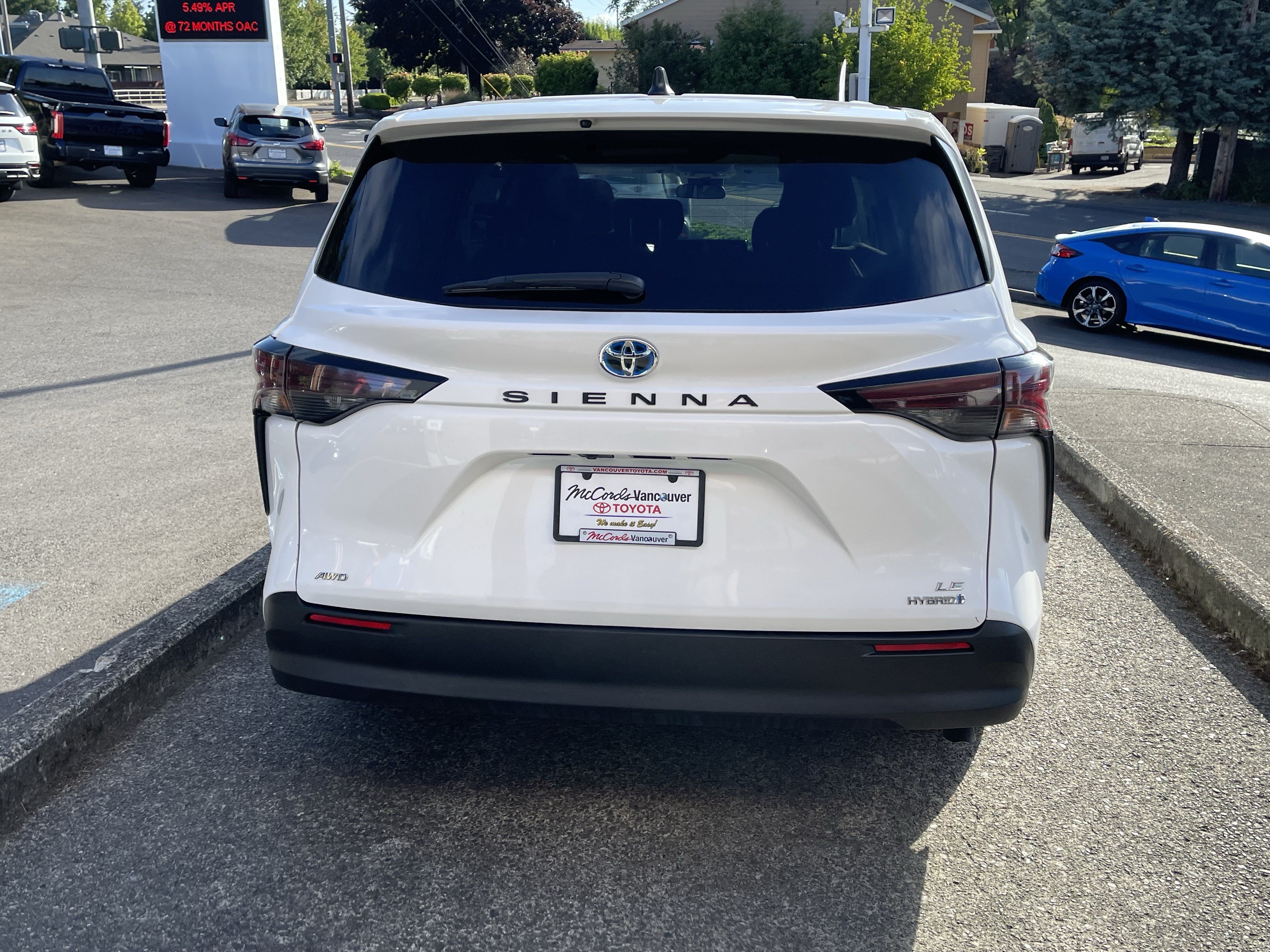 Certified 2024 Toyota Sienna LE AWD/4WD image 5