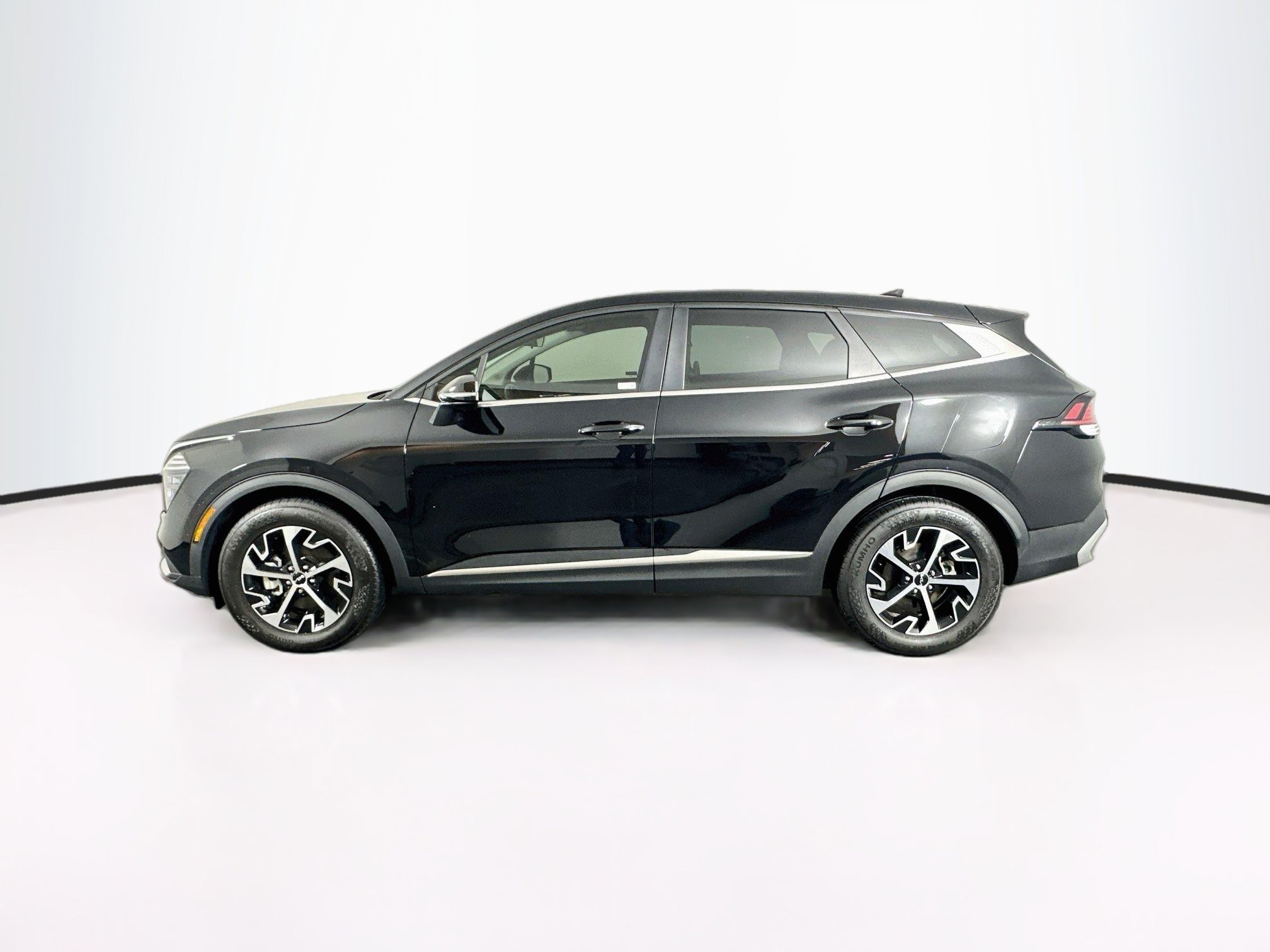 Used 2025 Kia Sportage EX FWD image 4