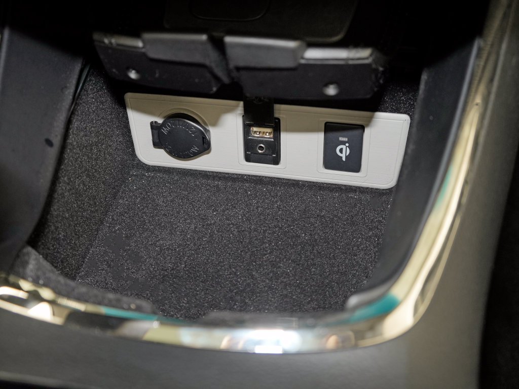 Used 2015 Toyota Avalon Limited w/ Technology Package FWD image 29