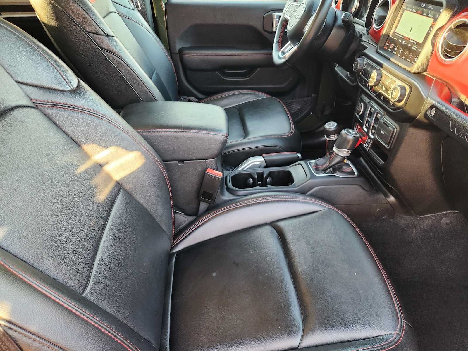 Used 2022 Jeep Wrangler Rubicon AWD/4WD image 13