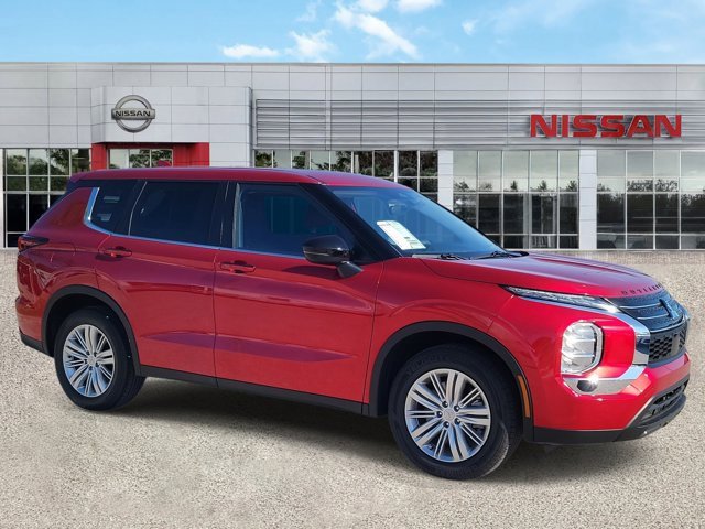 Used 2024 Mitsubishi Outlander ES image 2