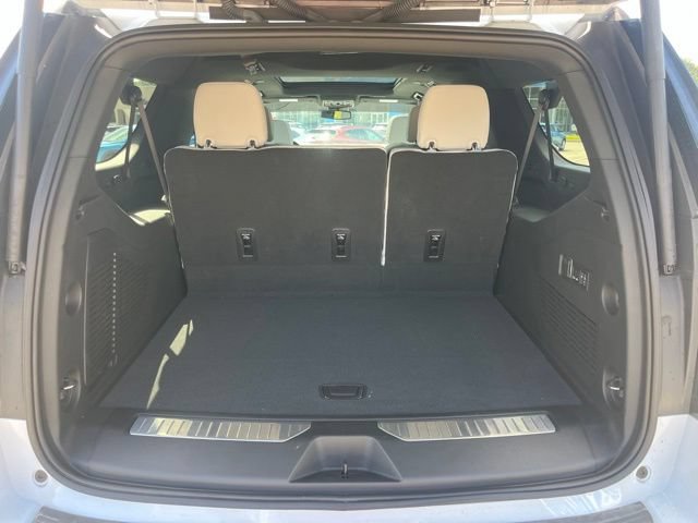 Used 2026 Chevrolet Suburban Premier w/ Sun And Tow Package RWD image 6