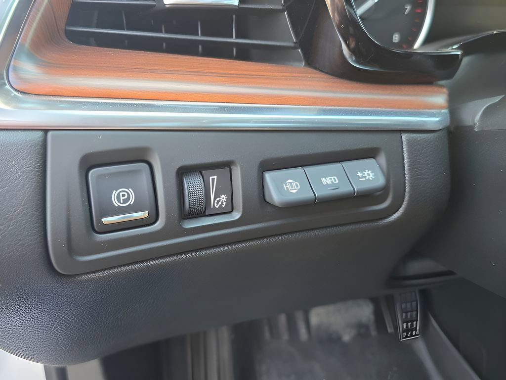 Used 2017 Cadillac XT5 Platinum w/ Driver Assist Package image 38