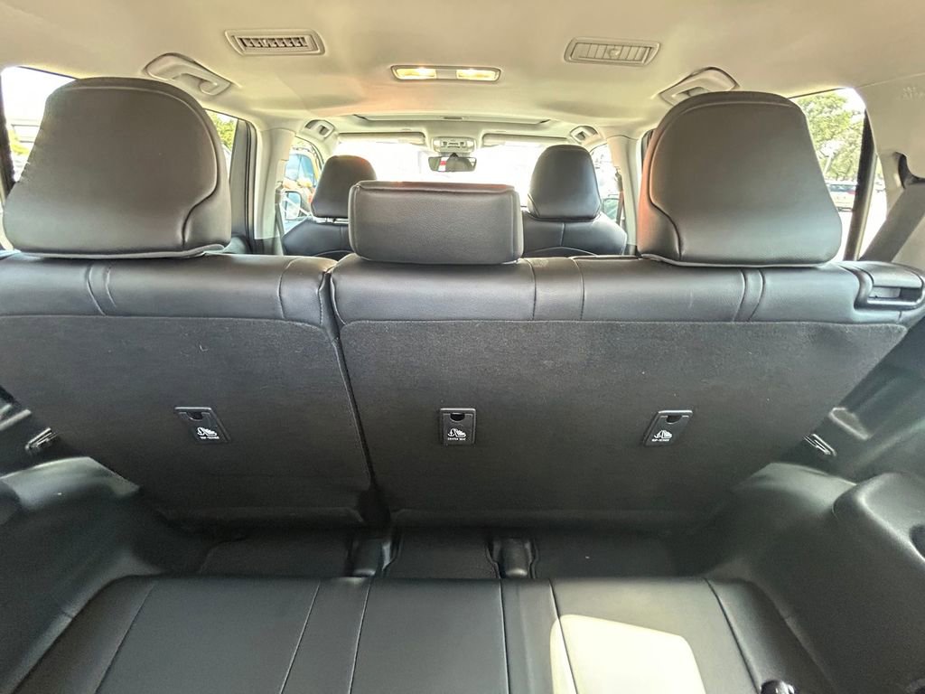 Used 2023 Toyota Highlander XLE image 16