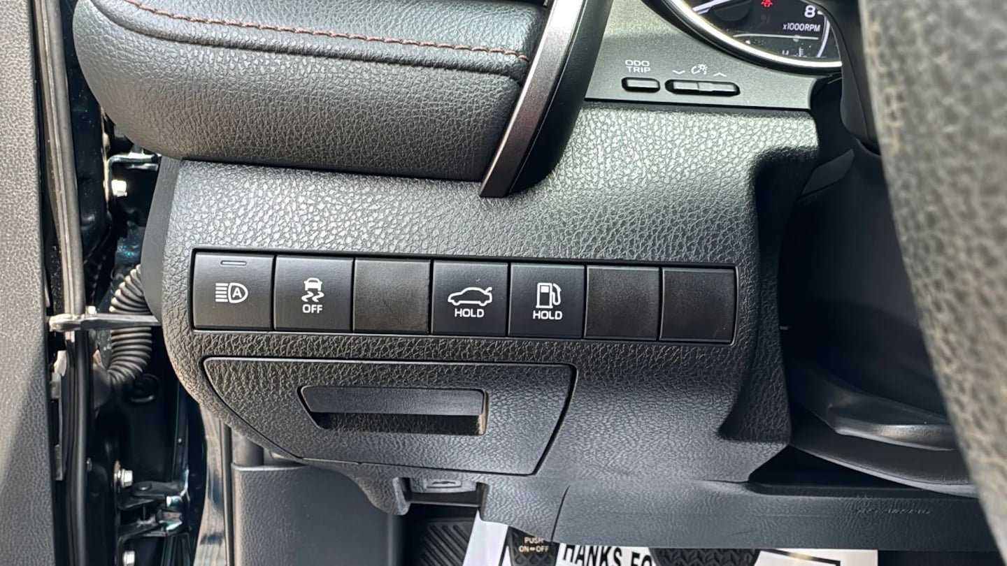 Used 2020 Toyota Camry LE FWD image 13
