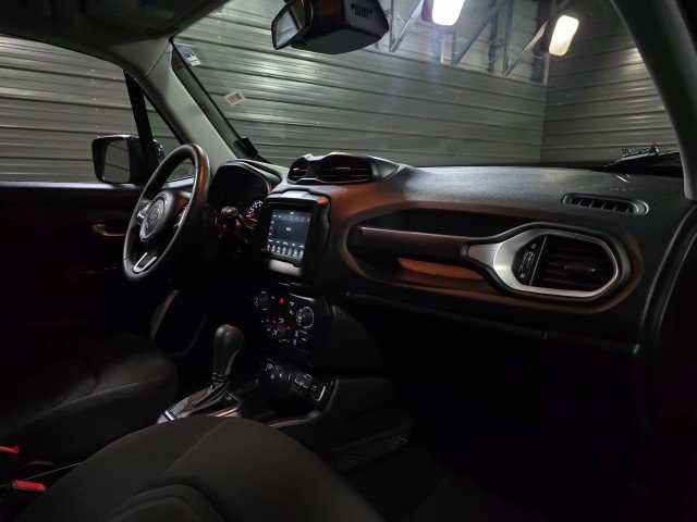 Used 2021 Jeep Renegade Latitude AWD/4WD image 12