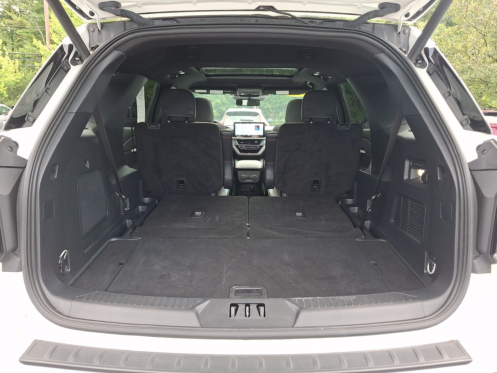 Used 2025 Ford Explorer ST AWD/4WD image 31
