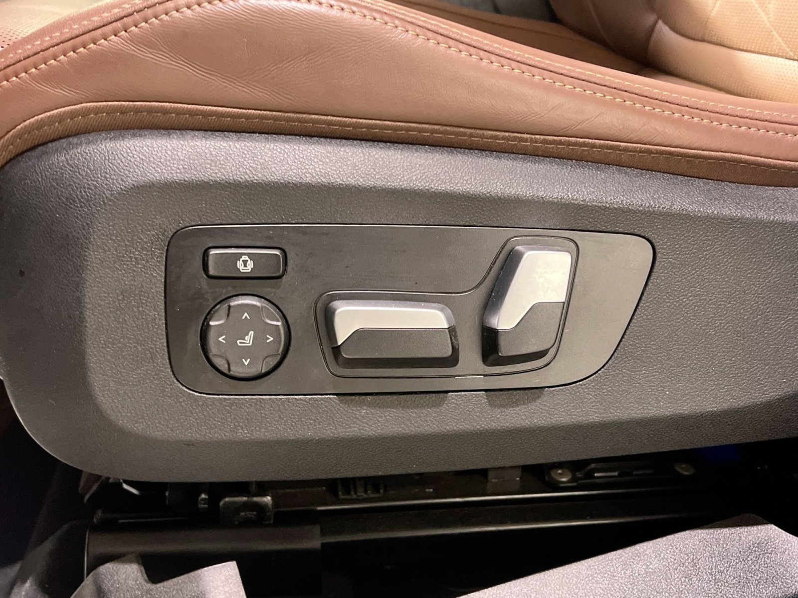 Used 2023 BMW X5 xDrive40i w/ Premium Package image 24