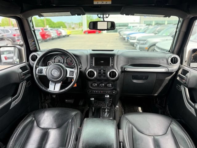 Used 2016 Jeep Wrangler Unlimited Rubicon AWD/4WD image 2
