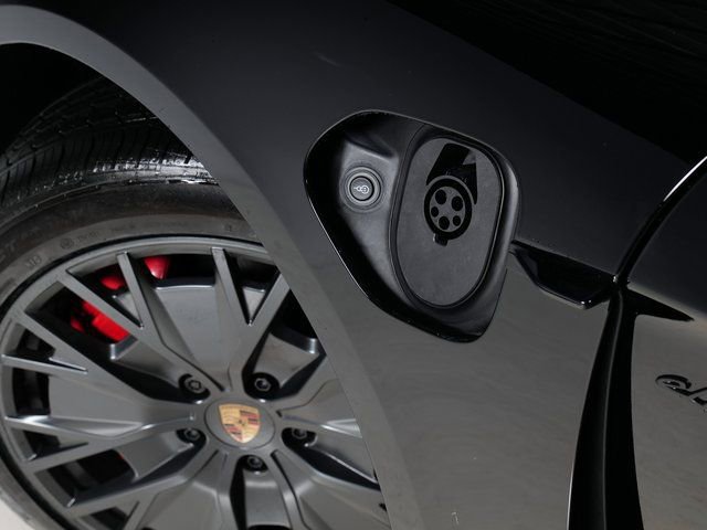 New 2026 Porsche Taycan GTS image 12