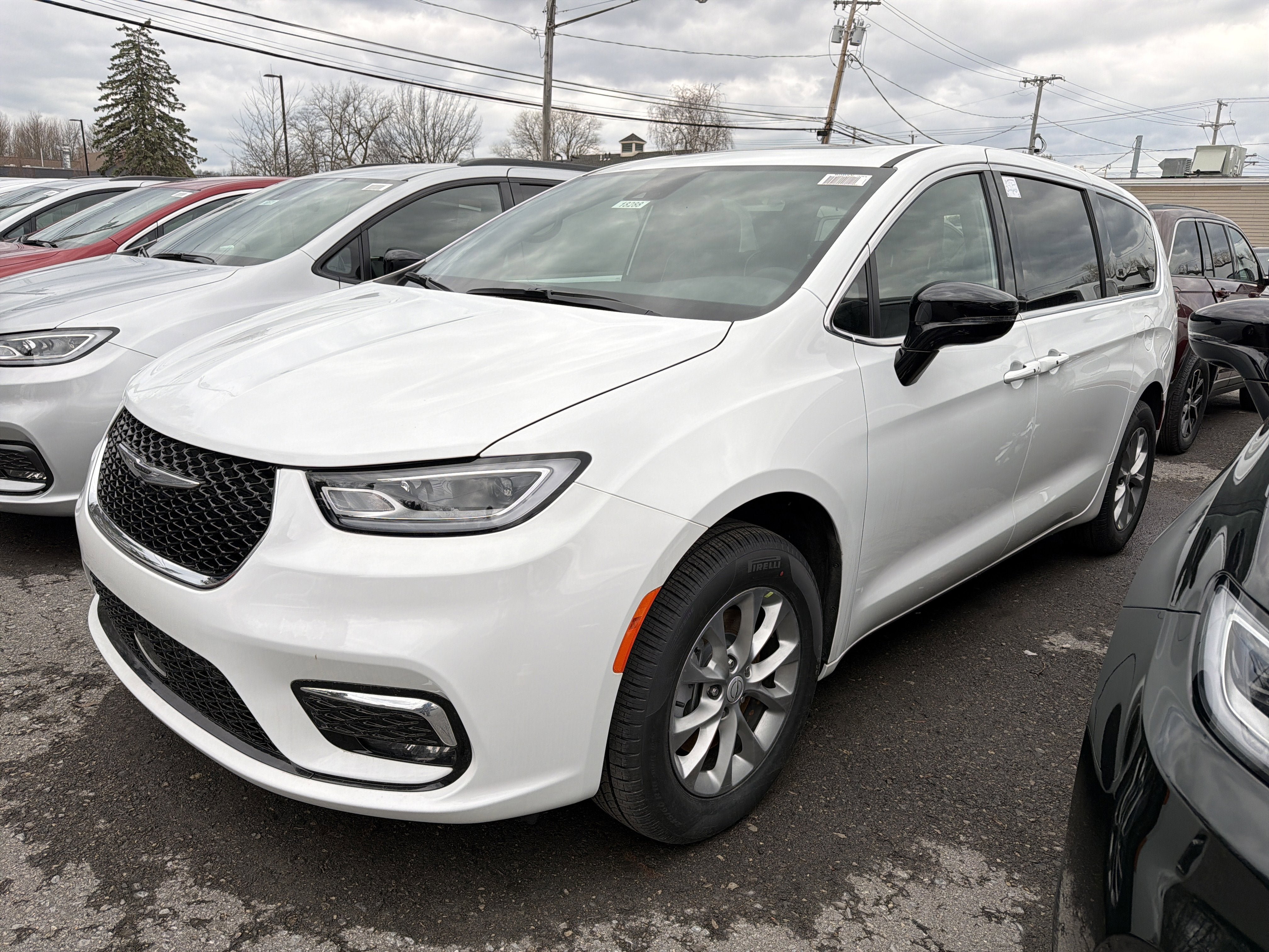 New 2026 Chrysler Pacifica Limited w/ Uconnect Theater Family Group AWD/4WD image 4