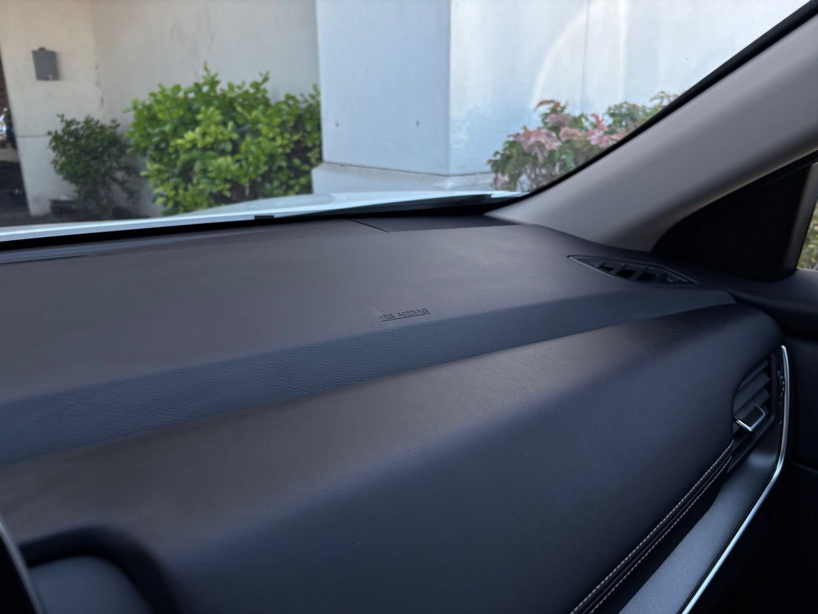 Used 2025 Nissan Rogue SV FWD image 36