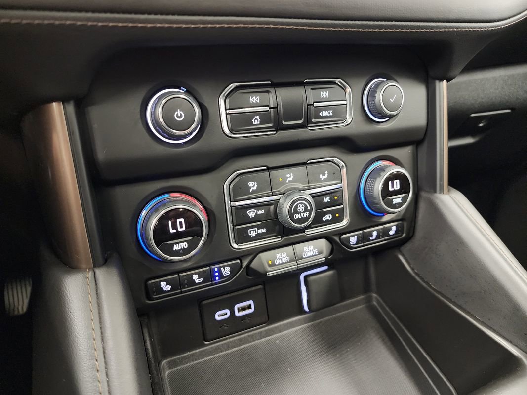 Used 2023 Chevrolet Suburban High Country image 36