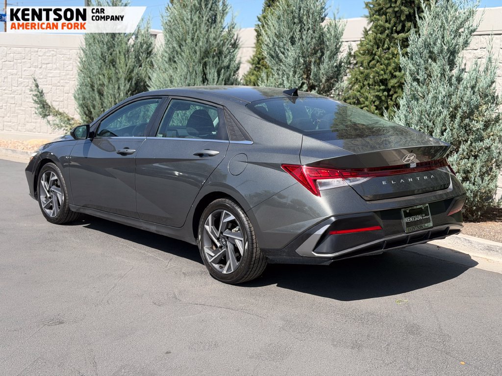 Used 2025 Hyundai Elantra SEL FWD image 5
