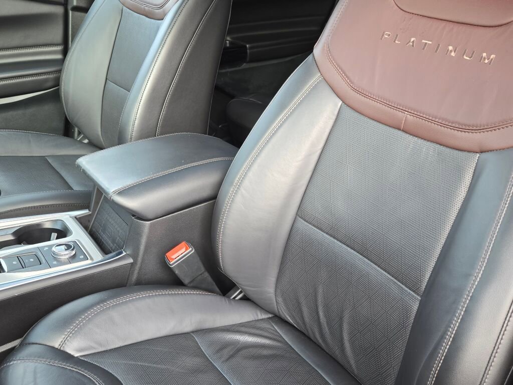 Used 2023 Ford Explorer Platinum w/ Technology Package image 30