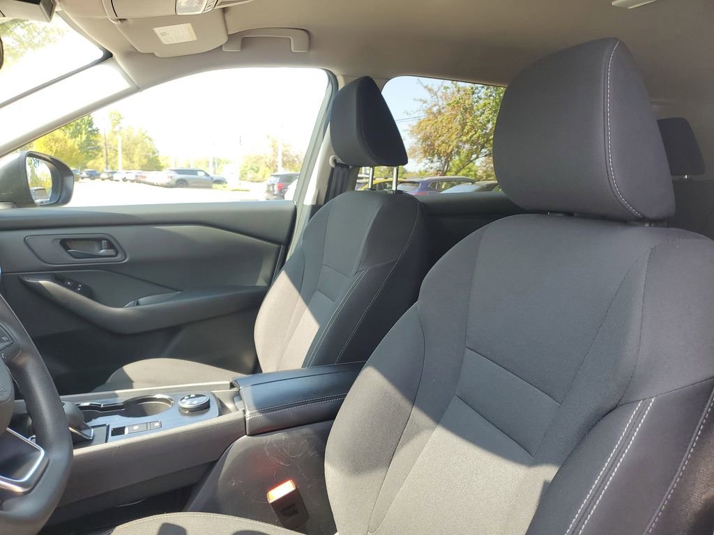 Used 2024 Nissan Rogue S image 10