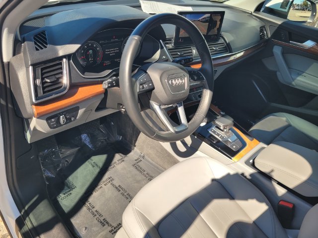 Used 2022 Audi Q5 2.0T Premium Plus w/ Premium Plus Package AWD/4WD image 12
