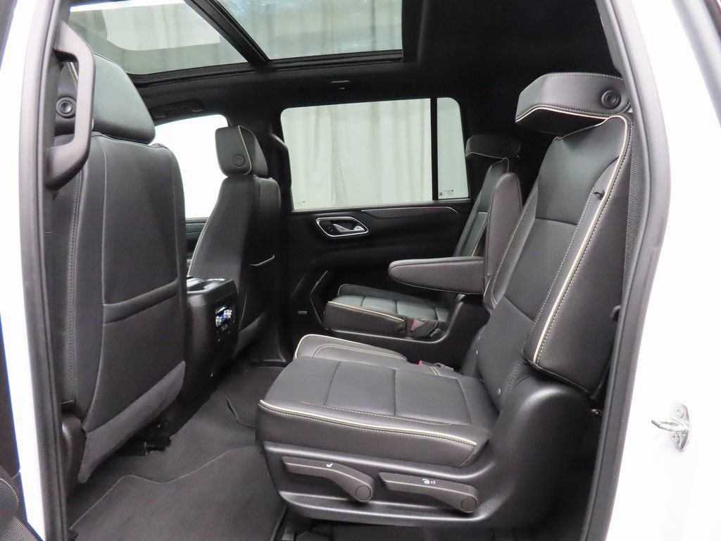 Used 2024 GMC Yukon XL SLT w/ SLT Premium Package image 10