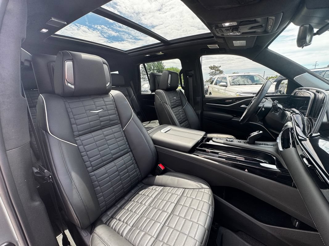 Used 2024 Cadillac Escalade V w/ LPO, ONYX Package AWD/4WD image 32