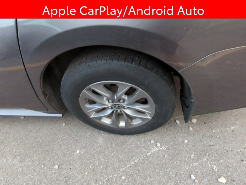 Used 2021 Toyota Sienna LE image 5