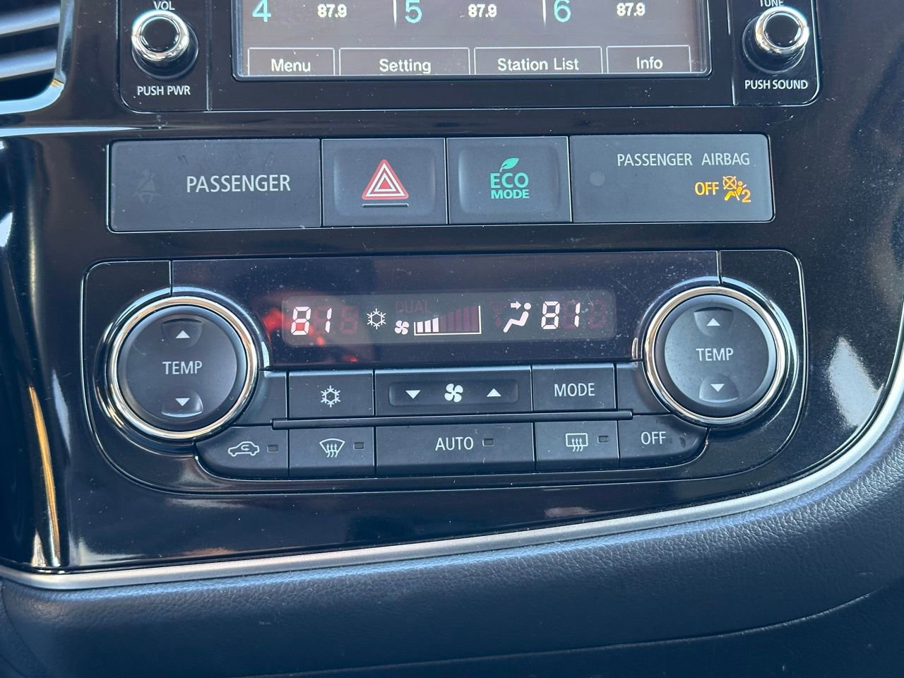 Used 2016 Mitsubishi Outlander SEL image 34