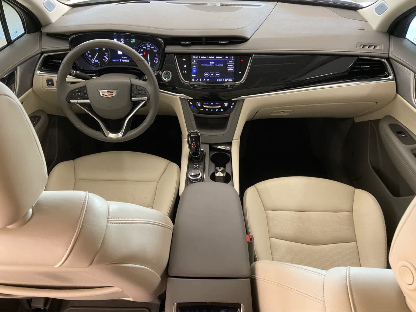 Used 2024 Cadillac XT6 Premium Luxury w/ Technology Package FWD image 23