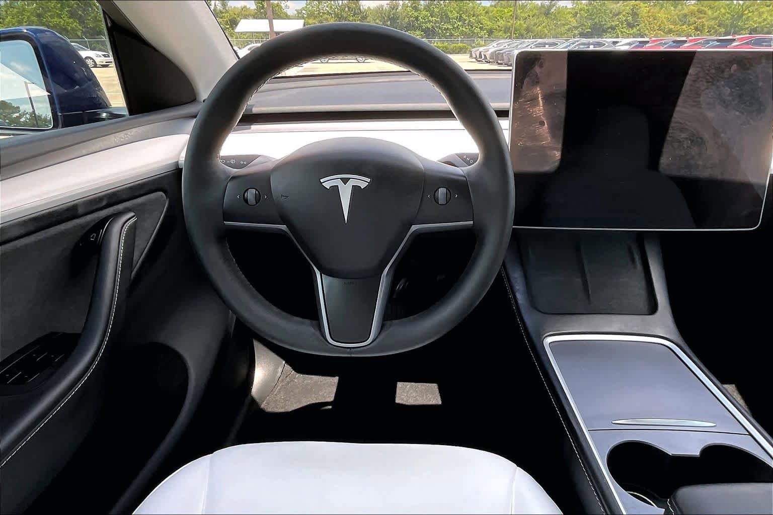 Used 2025 Tesla Model Y Long Range RWD image 5