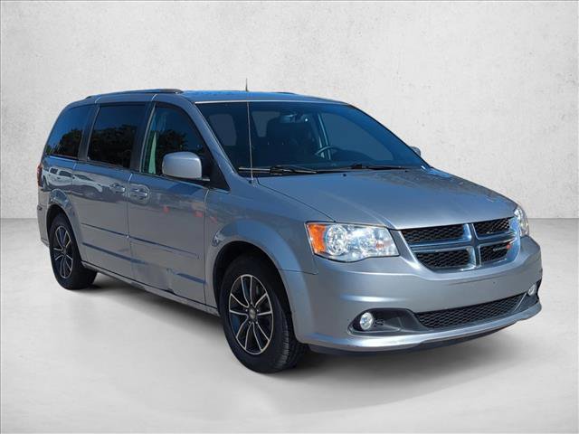Used 2017 Dodge Grand Caravan SXT FWD image 3
