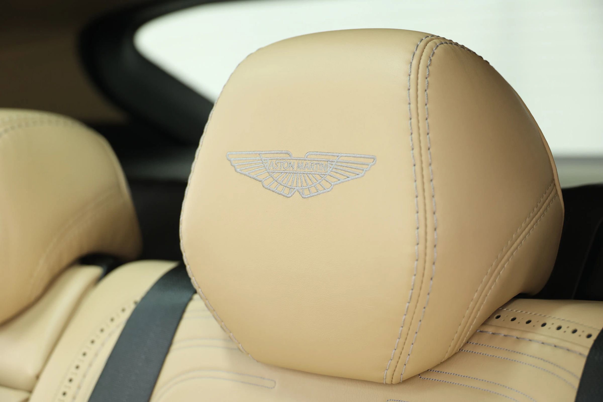 Used 2021 Aston Martin DBX image 55