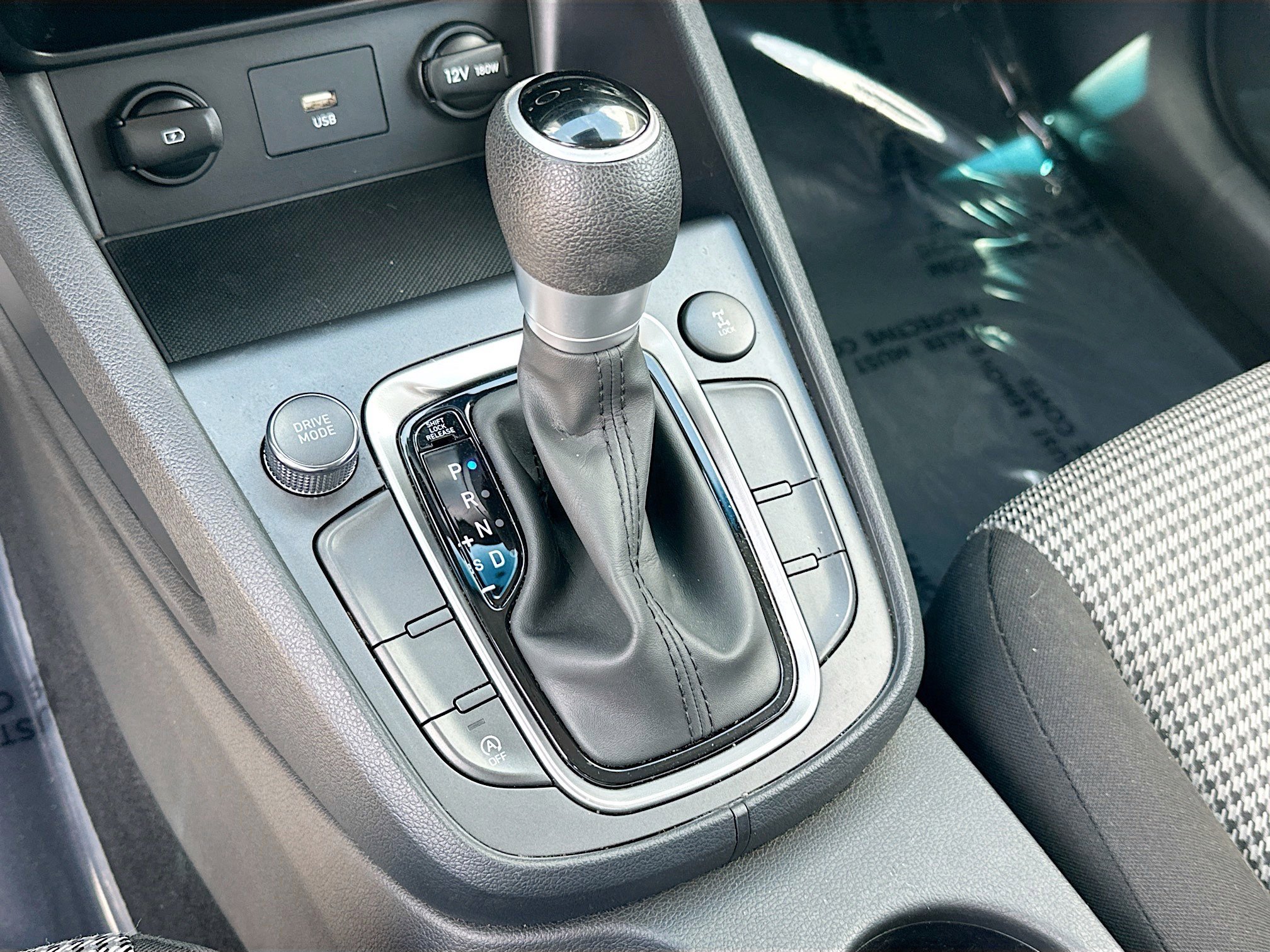 Used 2023 Hyundai Kona SE image 13