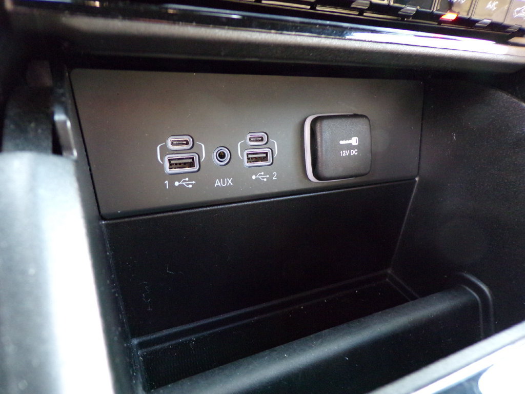 Used 2023 Jeep Grand Cherokee L Limited AWD/4WD image 22