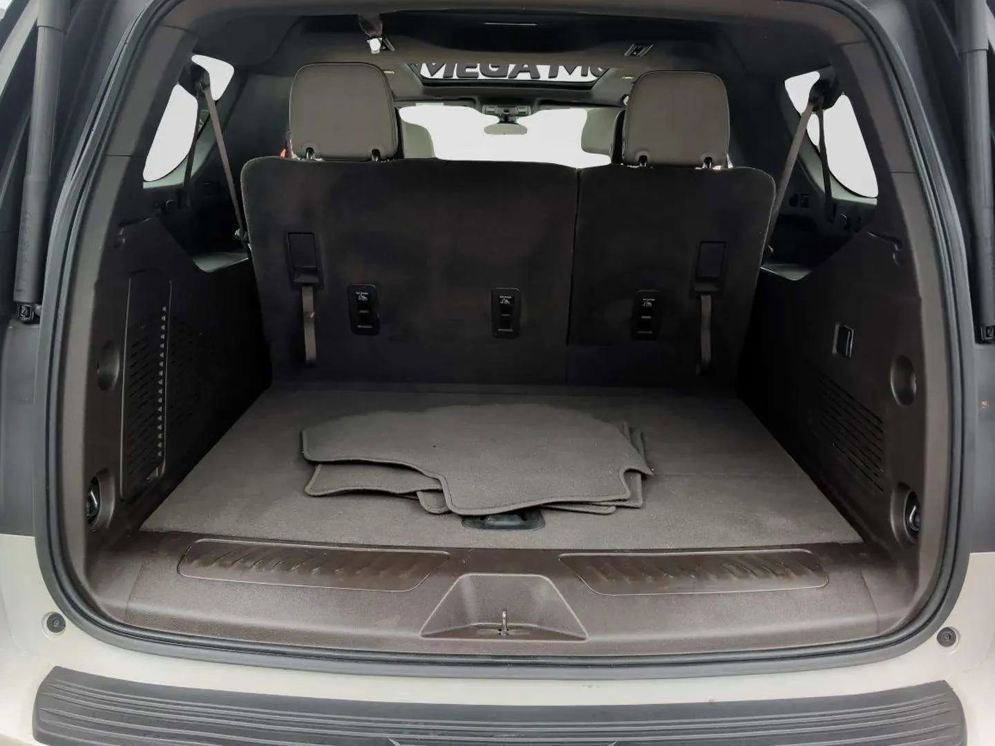 Used 2021 Chevrolet Suburban LT RWD image 33