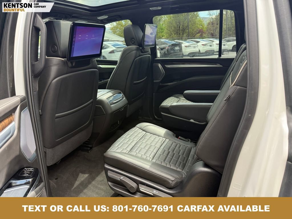 Used 2025 Cadillac Escalade ESV Sport Platinum AWD/4WD image 34