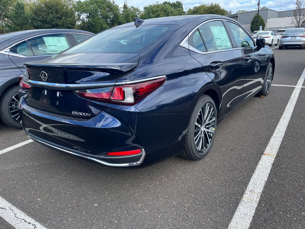 New 2025 Lexus ES 300h w/ Premium Package image 3
