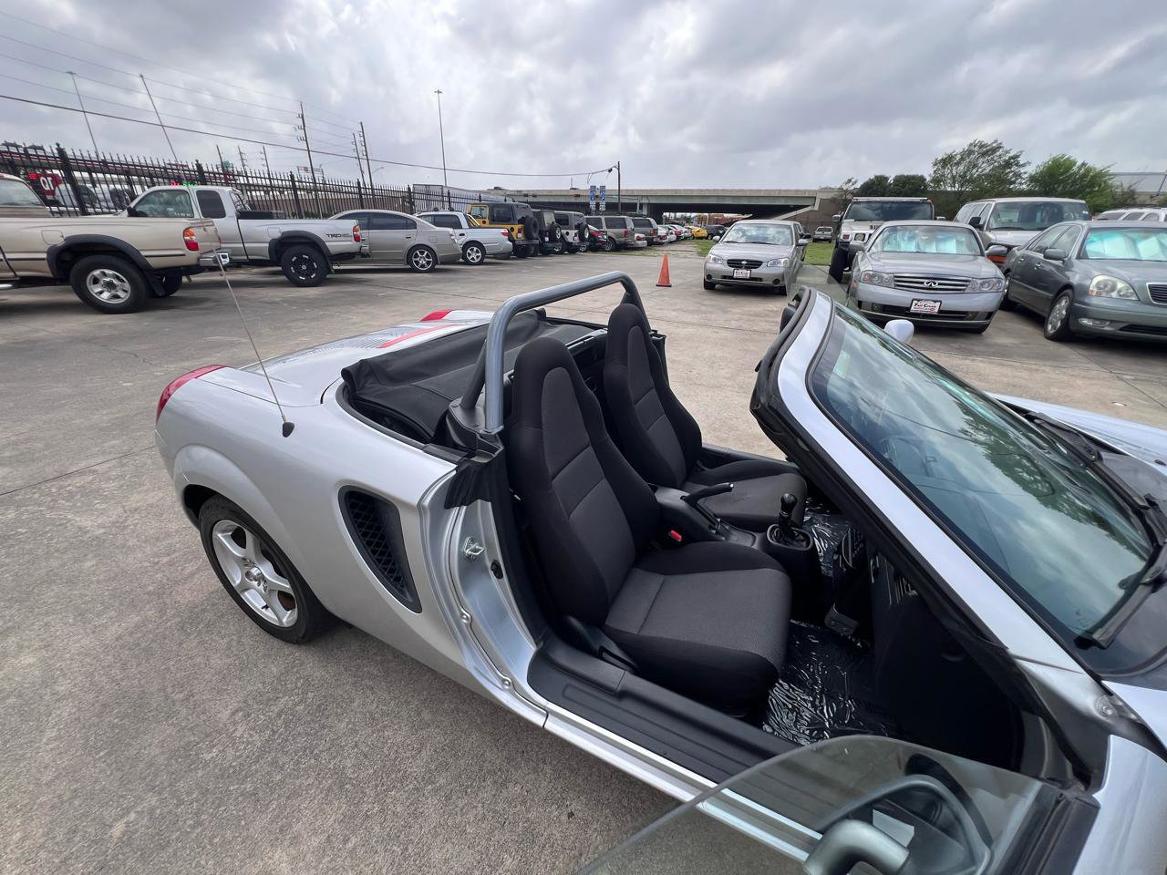 Used 2002 Toyota MR2 RWD image 68