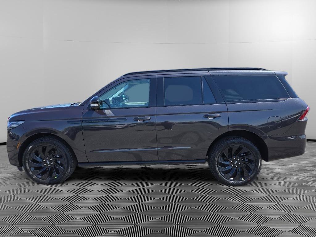 New 2026 Lincoln Navigator Reserve w/ Jet Appearance Package AWD/4WD image 4