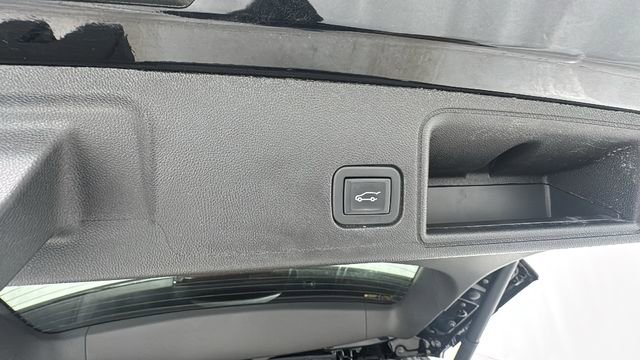 Used 2024 GMC Terrain SLT image 16