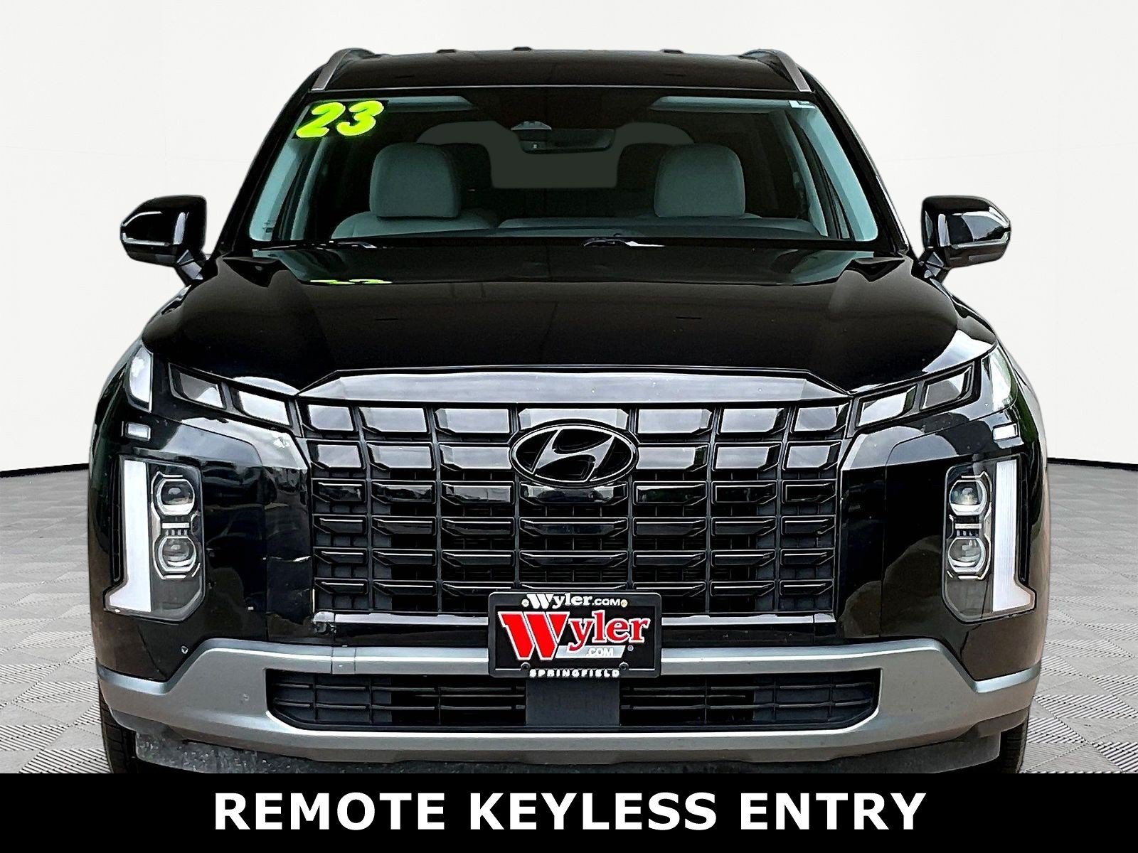 Used 2023 Hyundai Palisade SEL FWD image 2