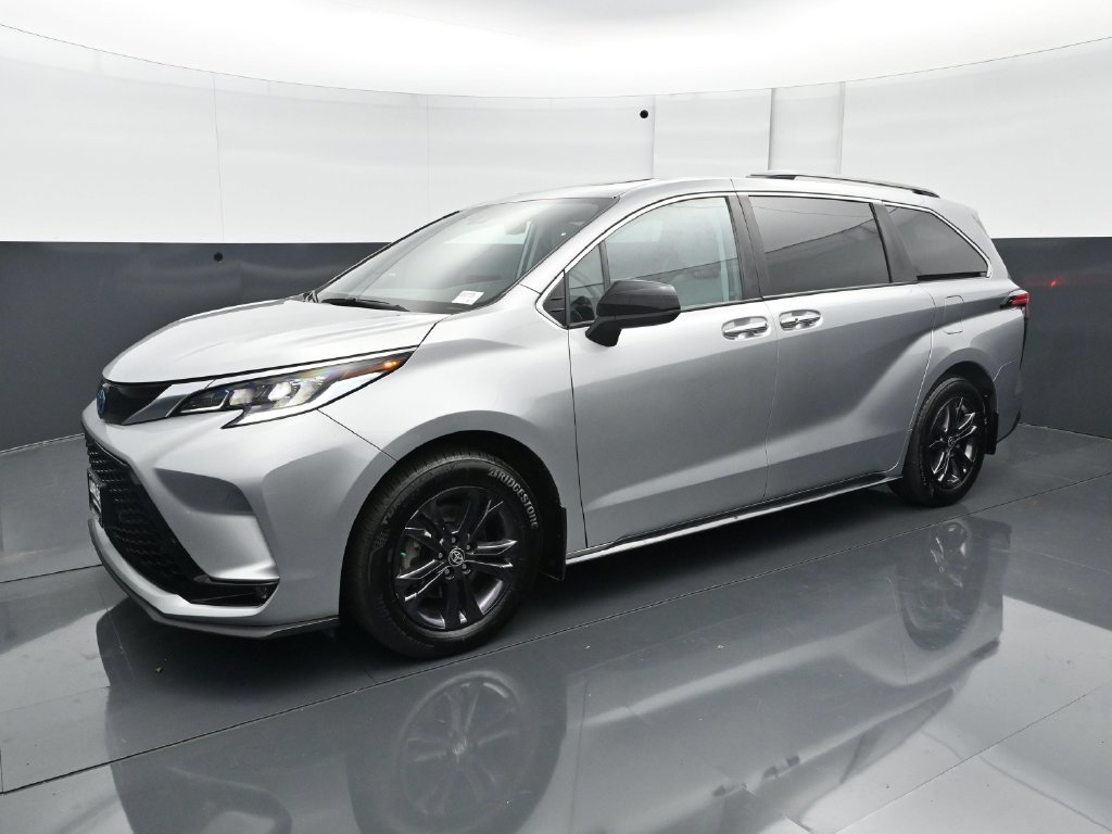 Used 2024 Toyota Sienna XSE AWD/4WD image 2
